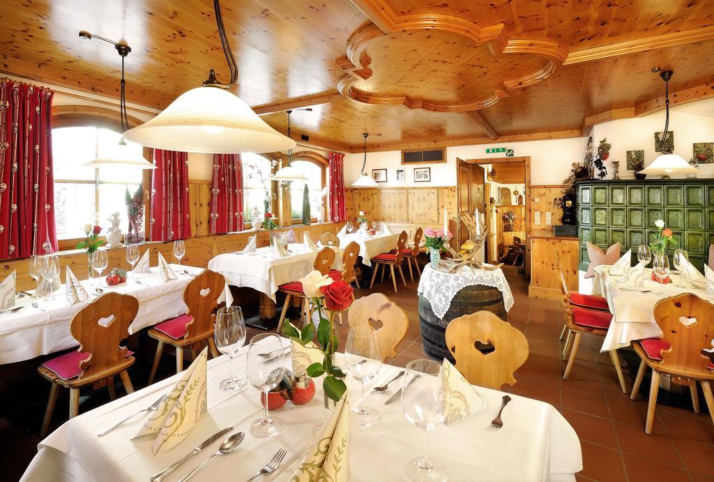 Hotel Gruener Baum Целль-ам-Зеє Ресторан фото